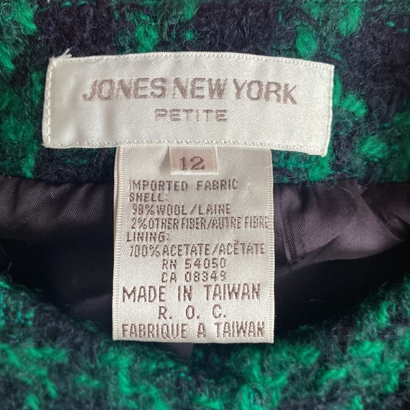 SOLDSOLDSOLD Two piece vintage wool skirt suit - Picture 3 of 9